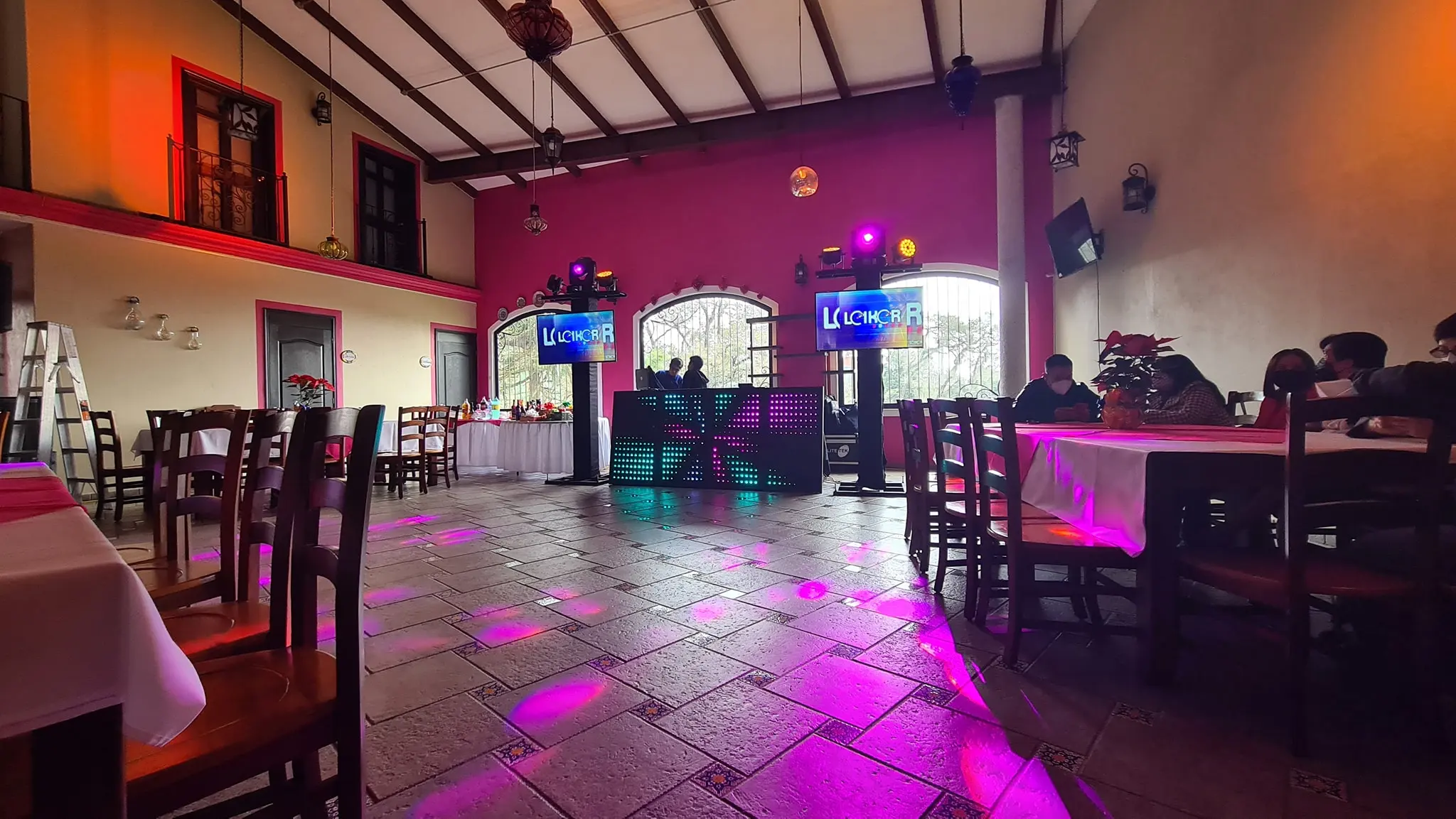 Iluminación Plata Leiker Sound